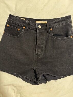 Levi’s Women’s Black Ribcage Shorts